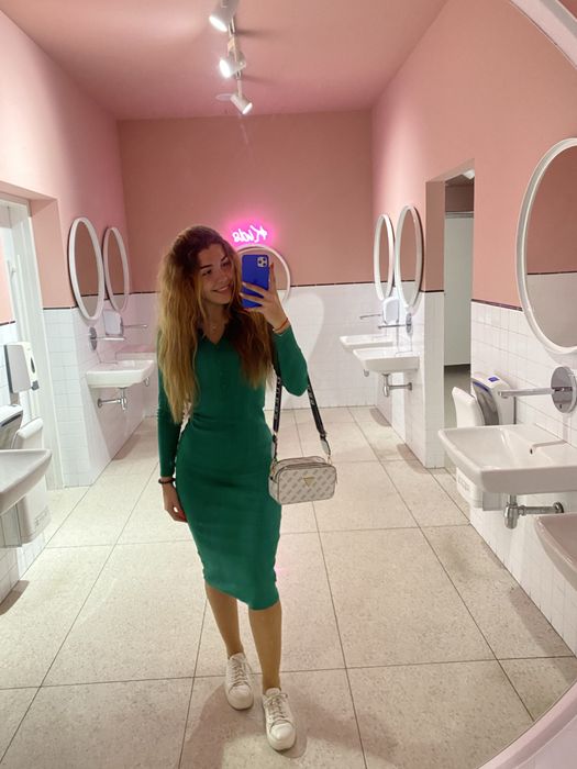 Облягаюча сукня зелена