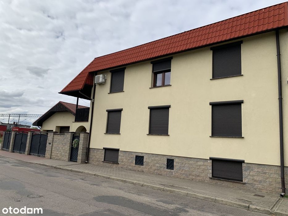 Przestronny dom //  garaż na 3 auta  / / Bezpośrednio