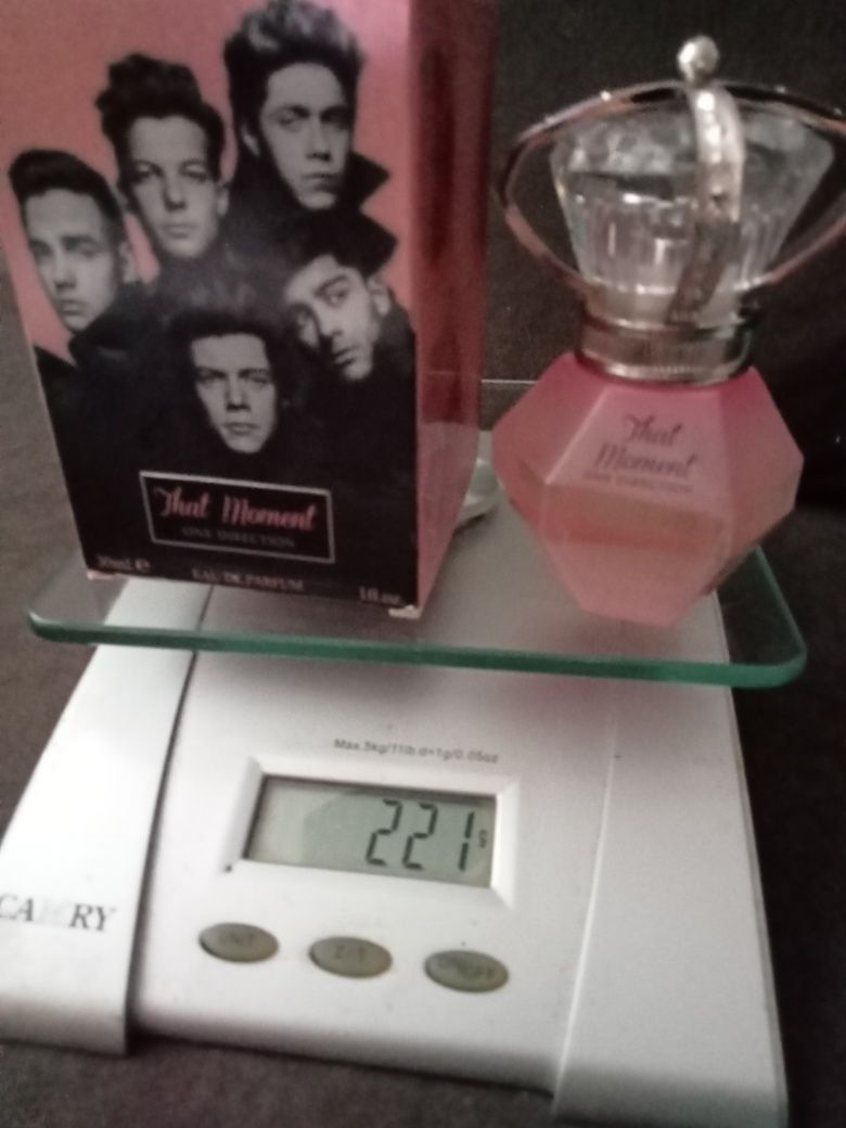 perfum one direction that moment.