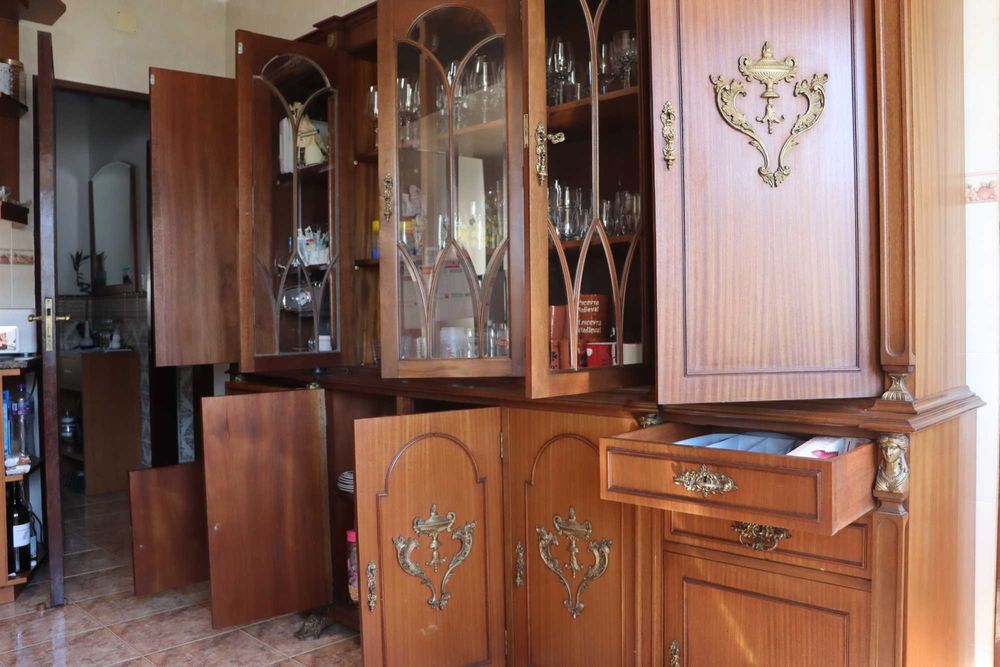 Móvel Antigo em Madeira Maciça