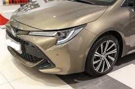 Toyota Corolla E21 kombi HB przód zderzak maska lampy 6X1 zestaw