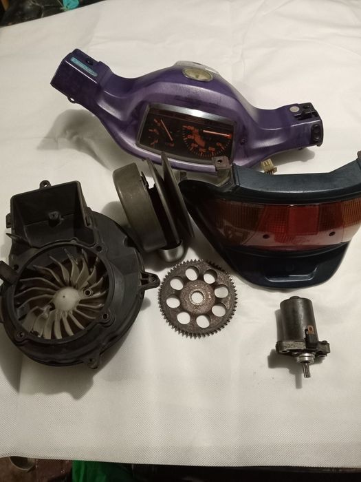 Варіатор зчеплення, фара задня та інше на скутер Сузукі