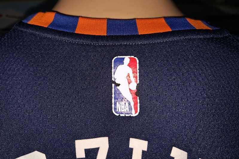 New York Knicks Nike DriFit swingman #6 Kristaps Porzingis size: XL