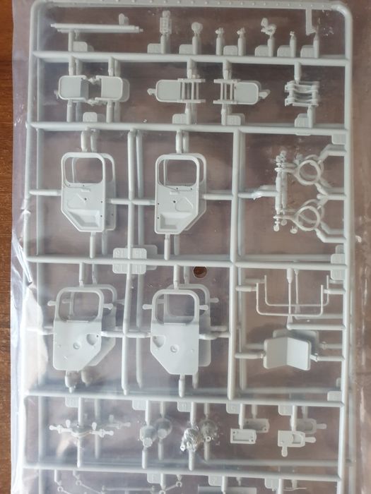 Сборная модель ракетный комплекс 9П117М1 Эльбрус  1/35 Trumpeter