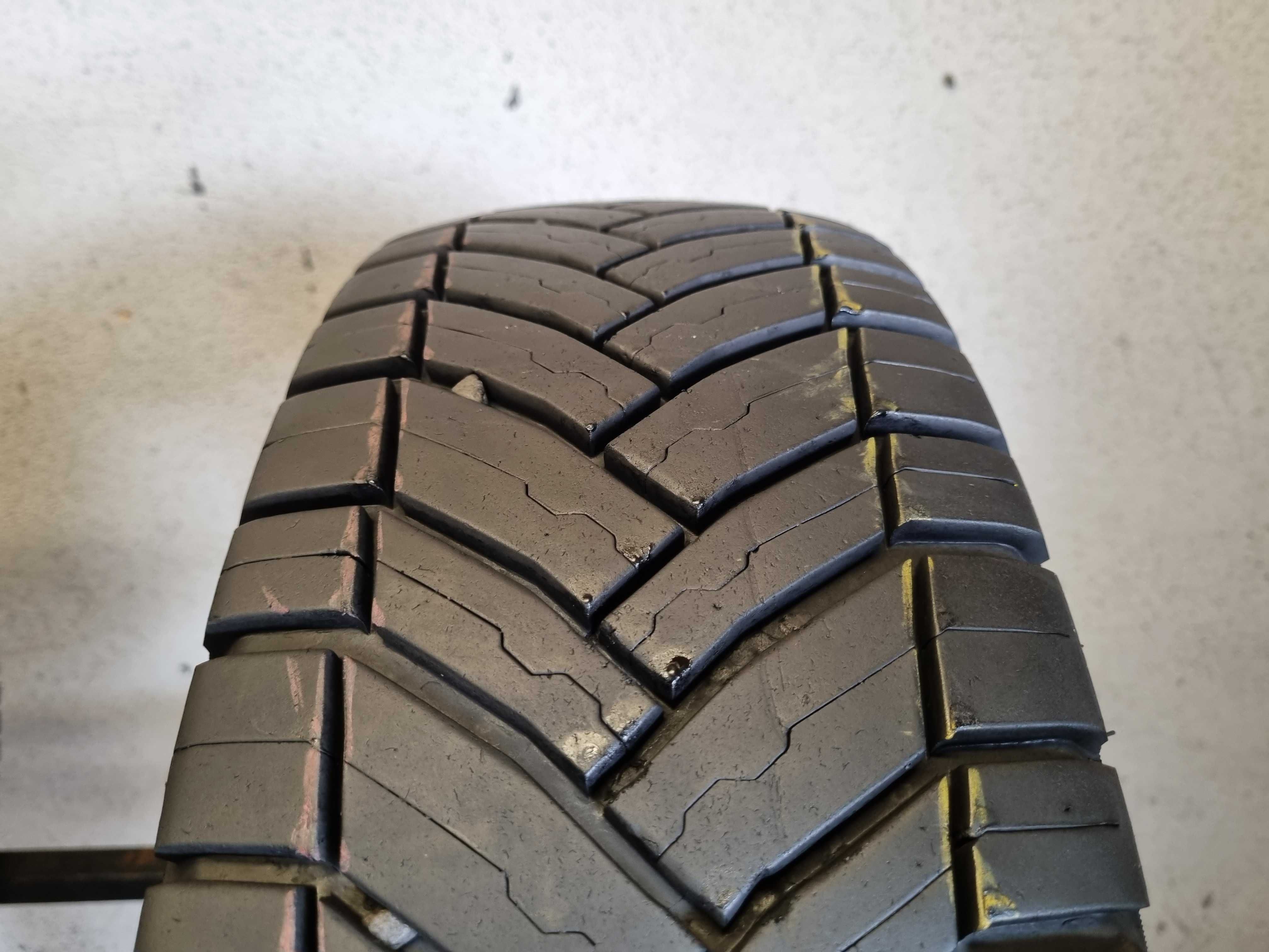 195/70/15C 104/102T Michelin Agilis Cross Climate Dot.1019R