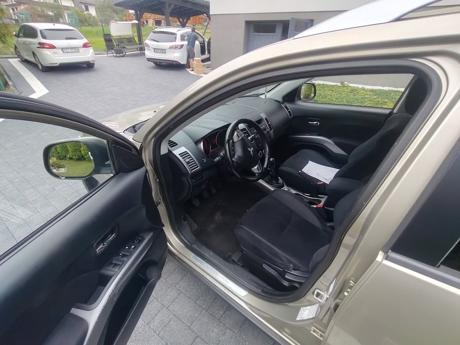 Mitsubishi Outlander II 2.0 TDI 170KM • 7-osobowy • 4x4