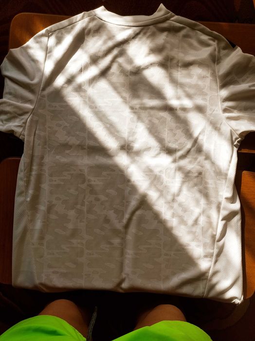 Футболка бренду adidas.