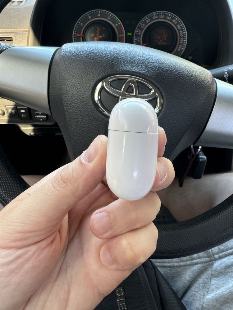 Кейс, футляр, зарядний пристрій apple airpods pro 2 A2700