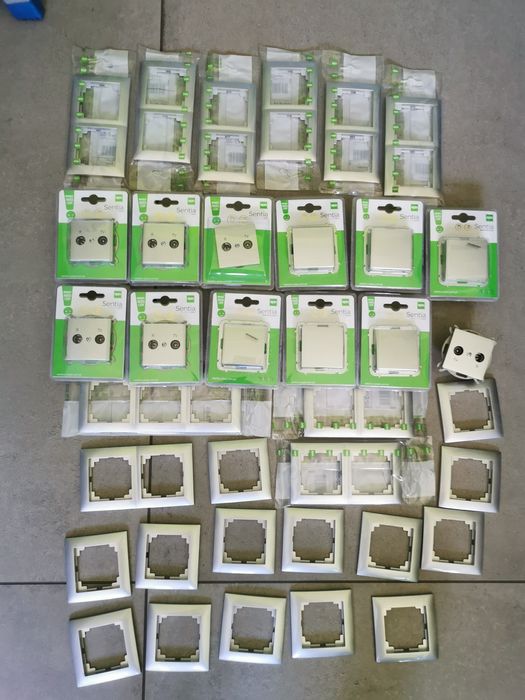 Gniazda RTV seria Sentia.