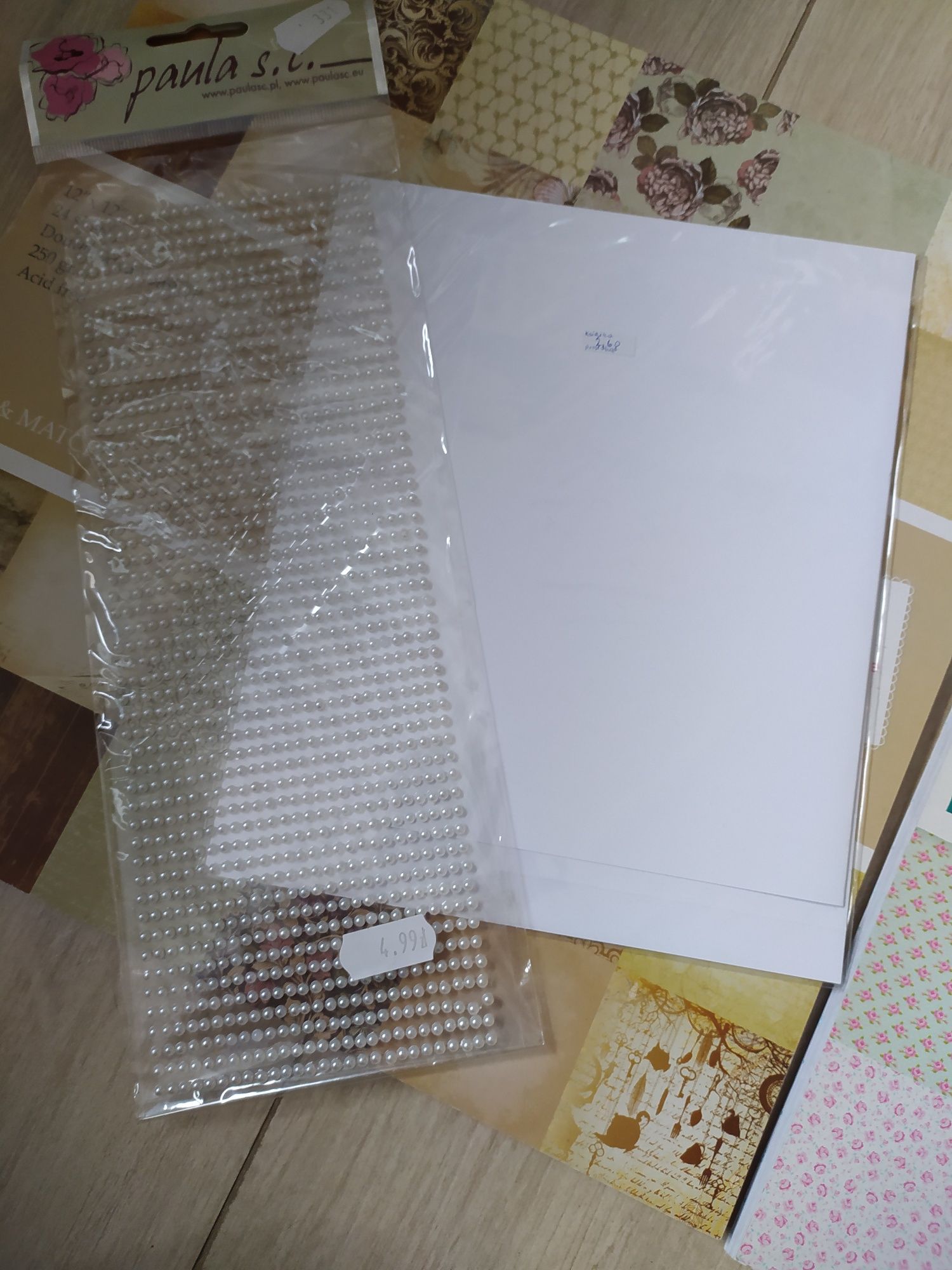 Scrapbooking -pudełko z papierami