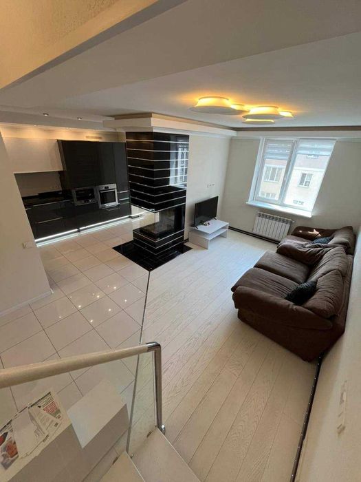 Продам 2-рівневу 2-кімнатну квартиру 90 м² з дизайнерским ремонтом