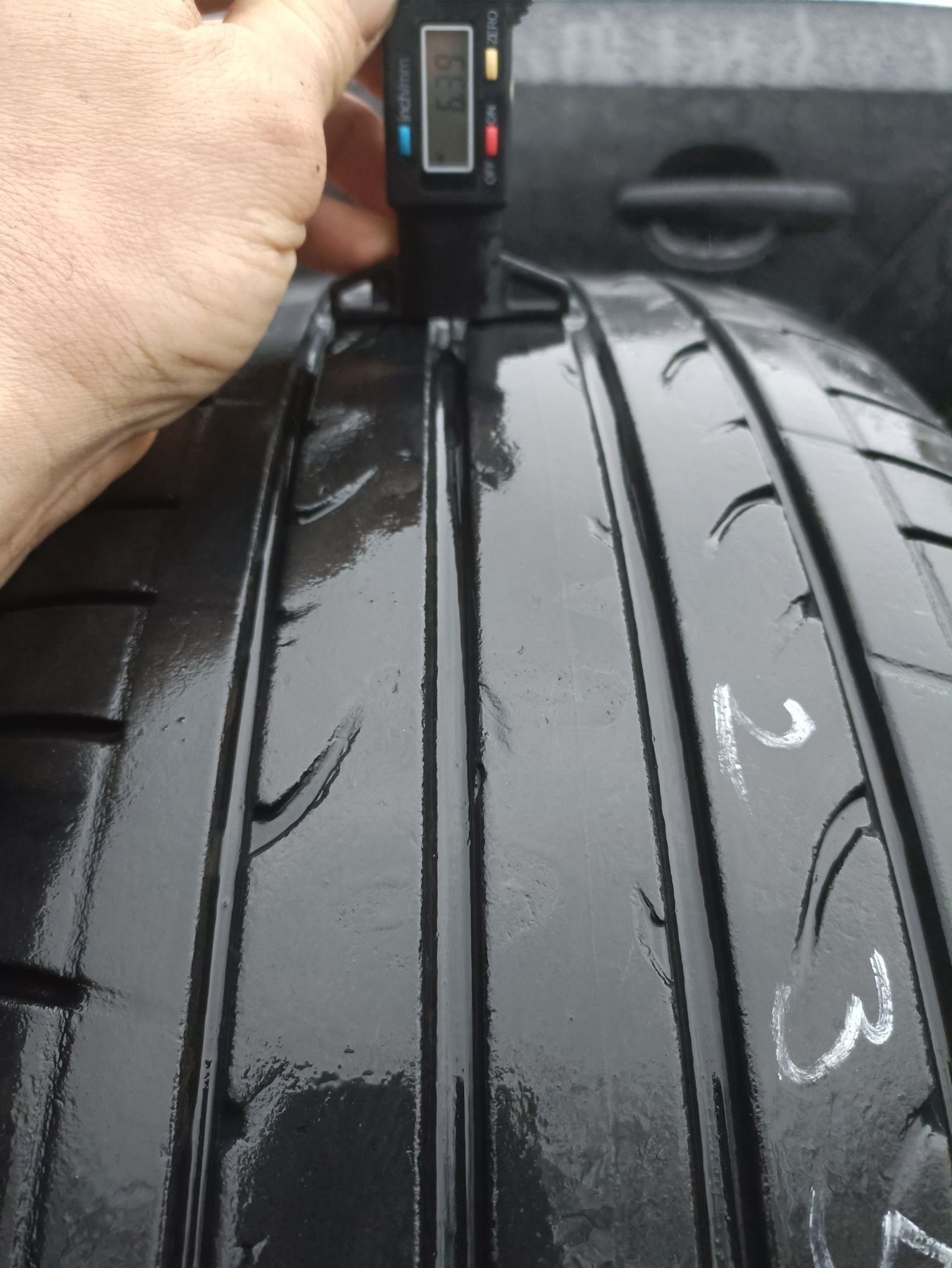 Шини Bridgestone 235/60 R18 резина літня