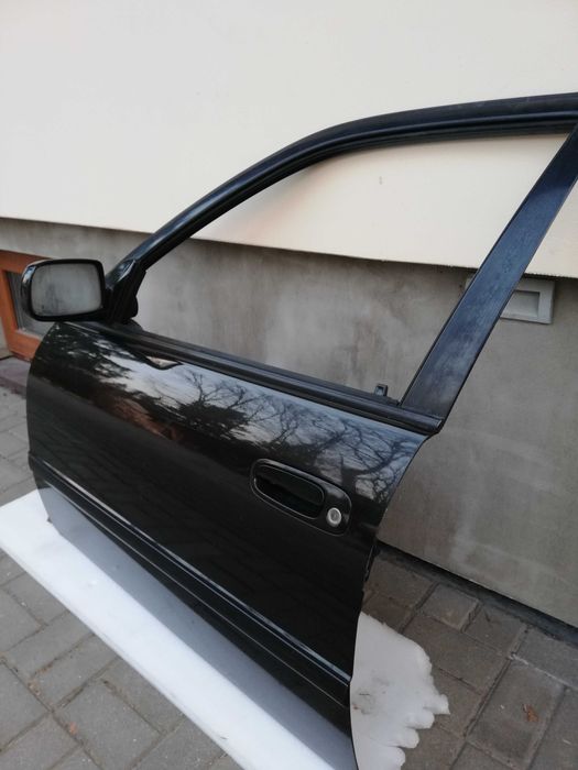 Drzwi Corolla przednie lewe w idealnym stanie HB/KOMBI