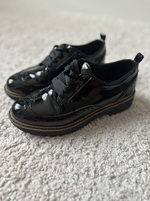 Лакові жіночі туфлі Bershka під оксфорди 37 розсір