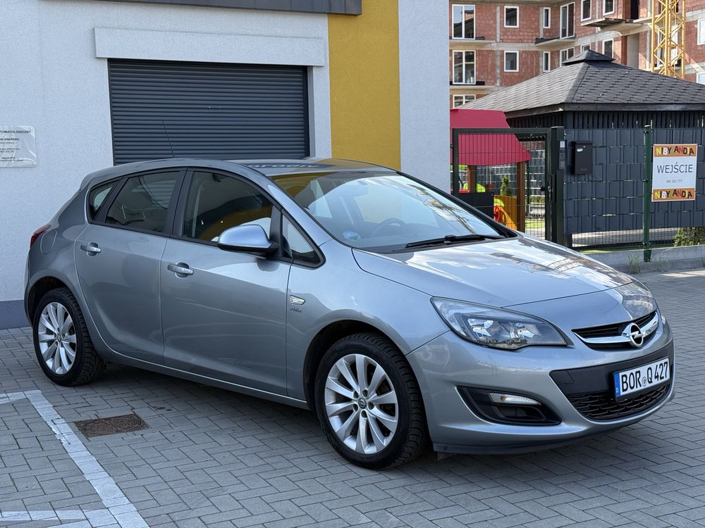Opel Astra j LIFT 1.4 benzyna swiezo sprowadzony z Niemiec
