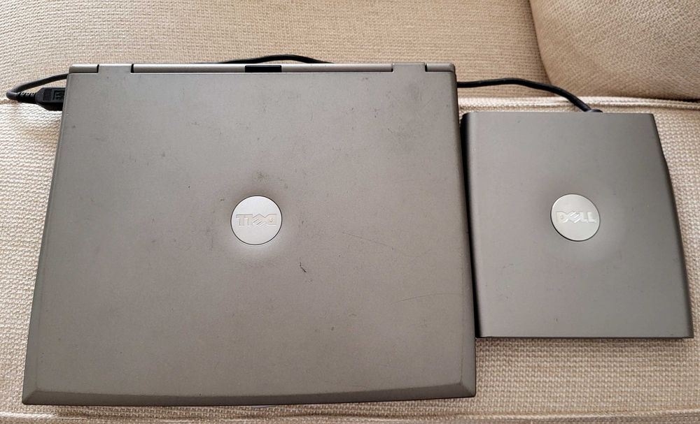 Dell Latitude D400 – Apenas para Peças / Sem Funcionamento