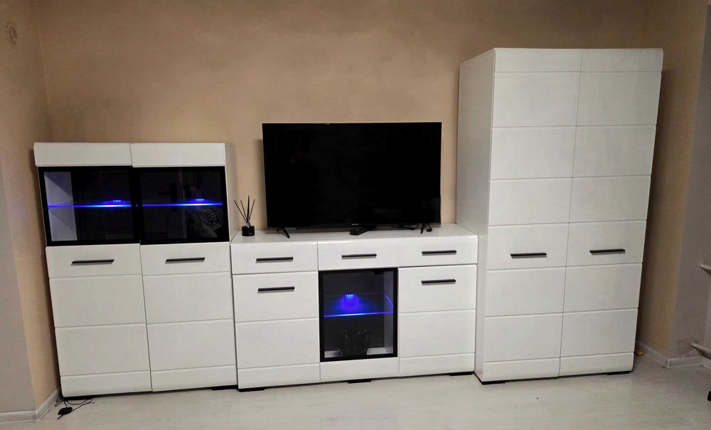 Nowoczesna meblościanka / zestaw mebli do salonu – biały po