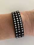 Pulseira preta com brilhantes