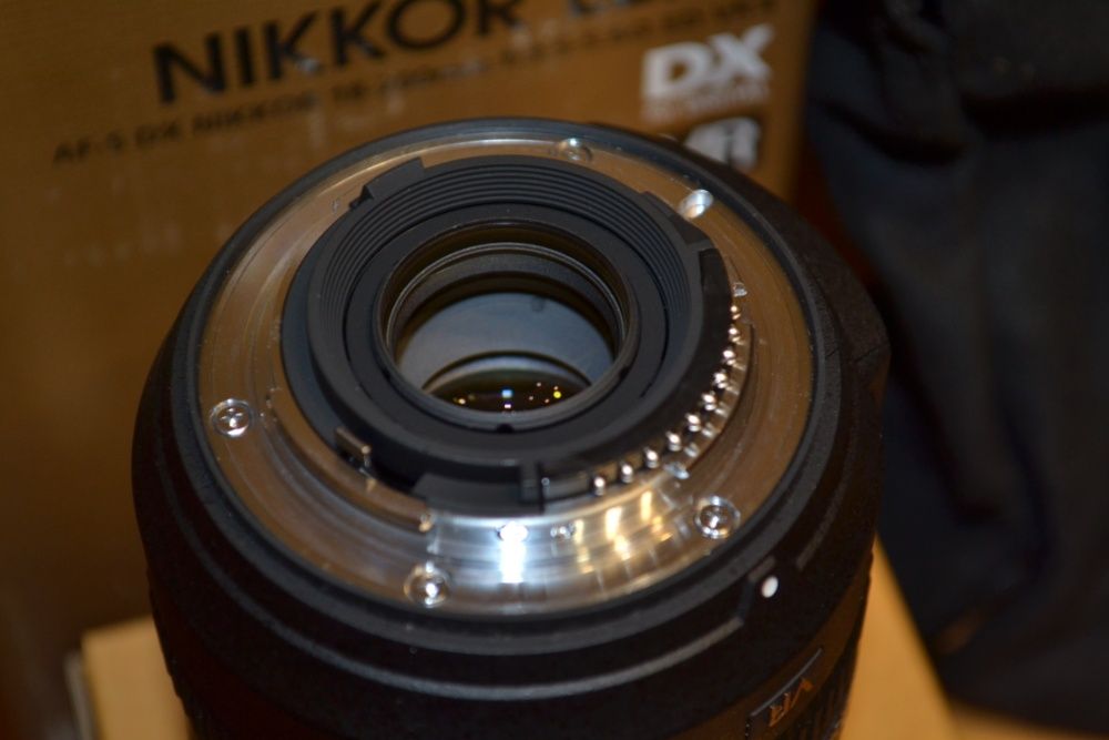 Об'єктив Nikon Nikkor 18 200VR II объектив