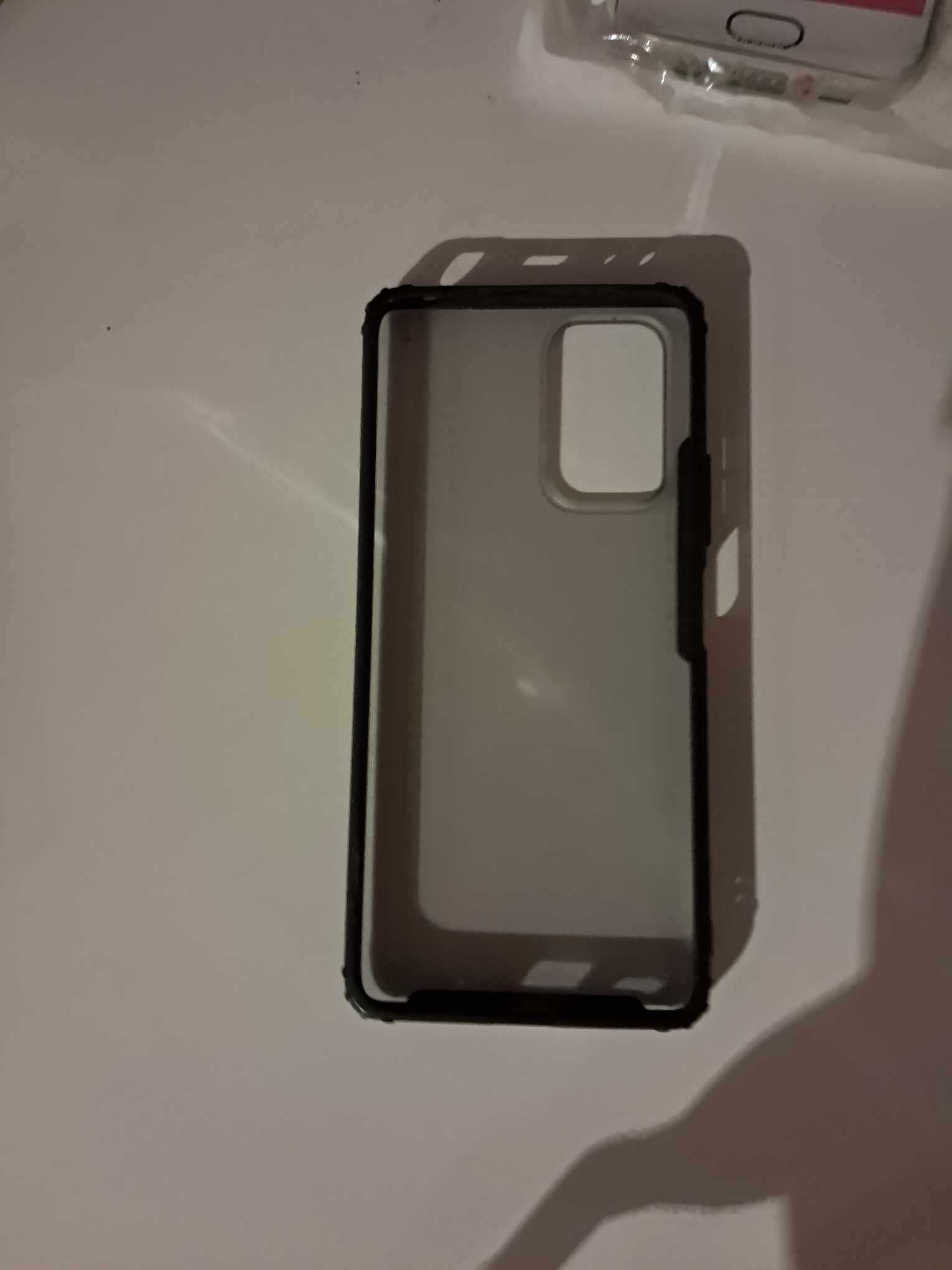Sprzedam etui na telefon wraz z szkłami hartowanymi