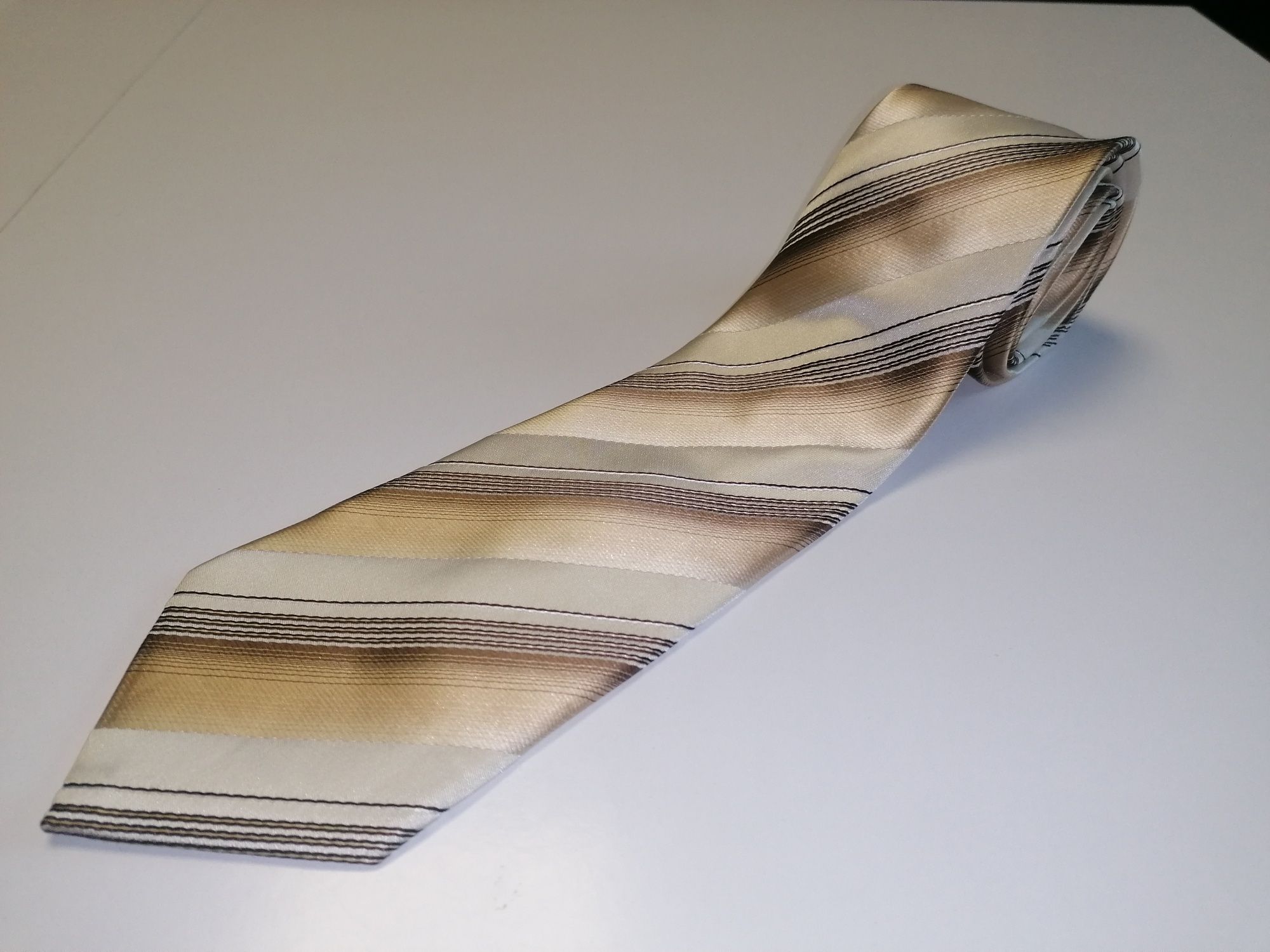 Krawat w paski beżowy, brązowy