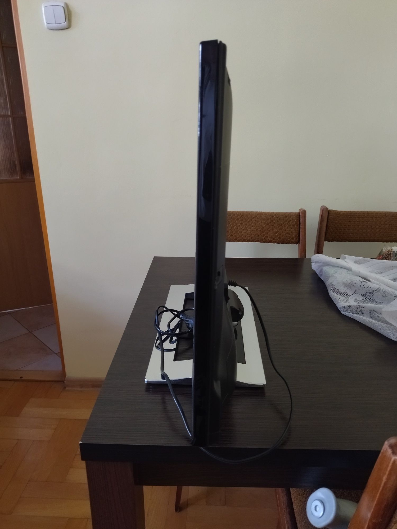 Telewizor Sharp 32" LED LC-32LE350V-BK stan bardzo dobry