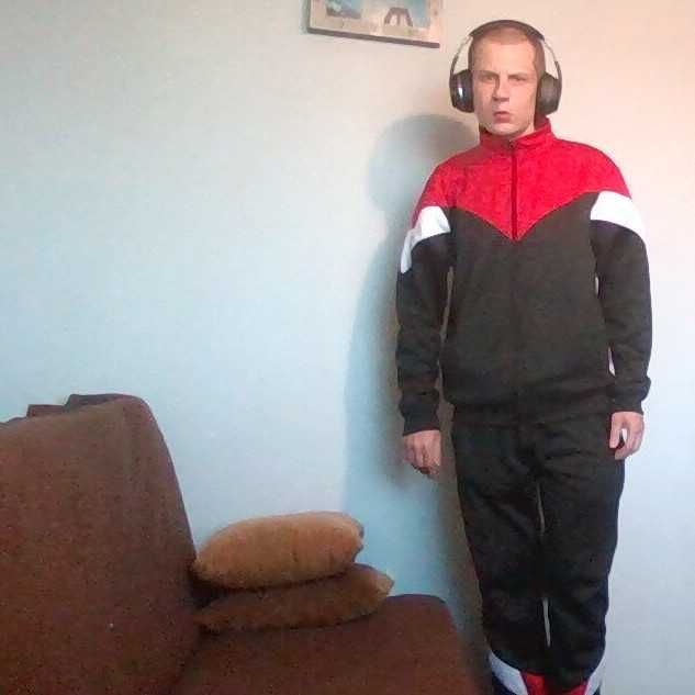 Nowy Dres... Rozmiar: "L" Bojówkowy Dres Kolor: Czarno-Czerwony...