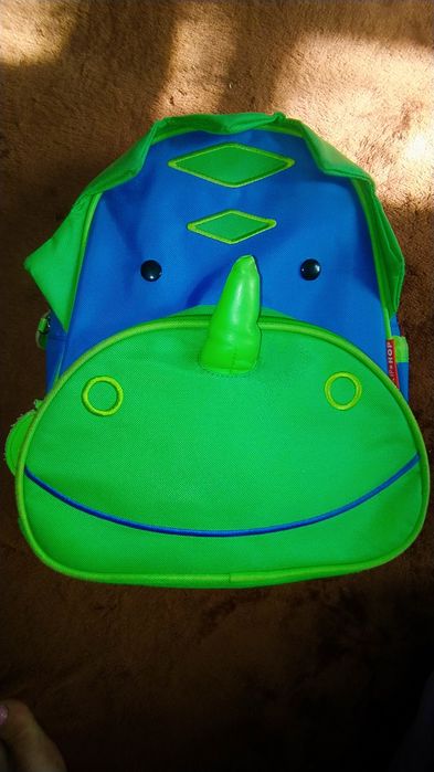 Яркий и удобный детский рюкзак Skip Hop Zoo «Динозавр»