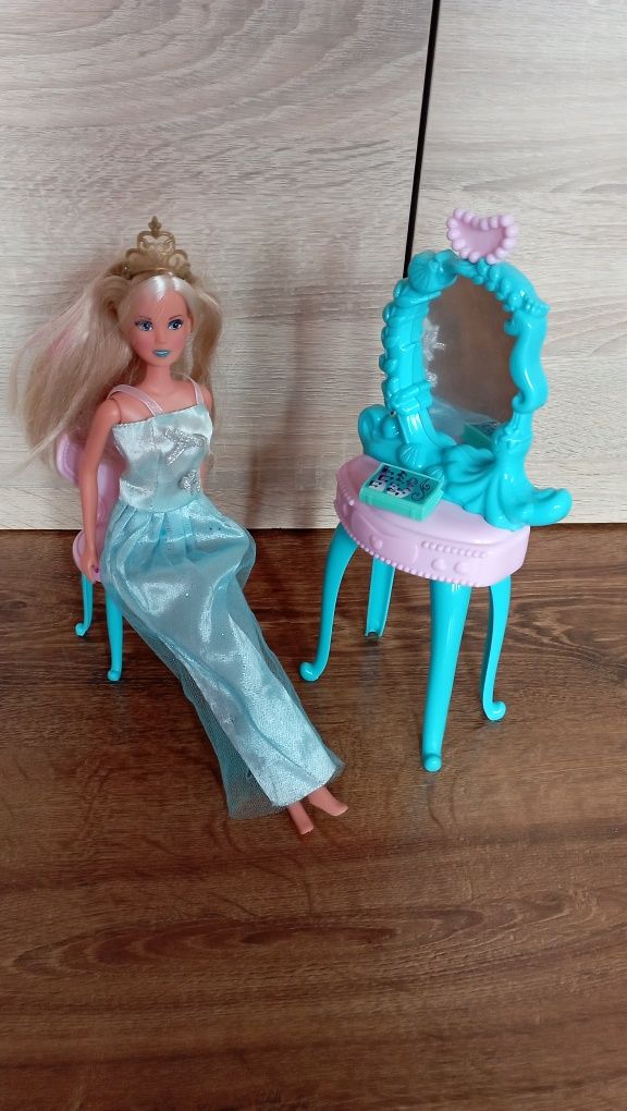 Lalka Barbie z lustrem