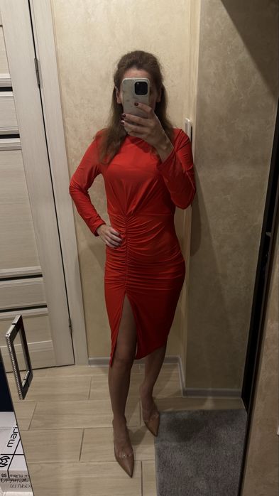 Сукня жіноча червона