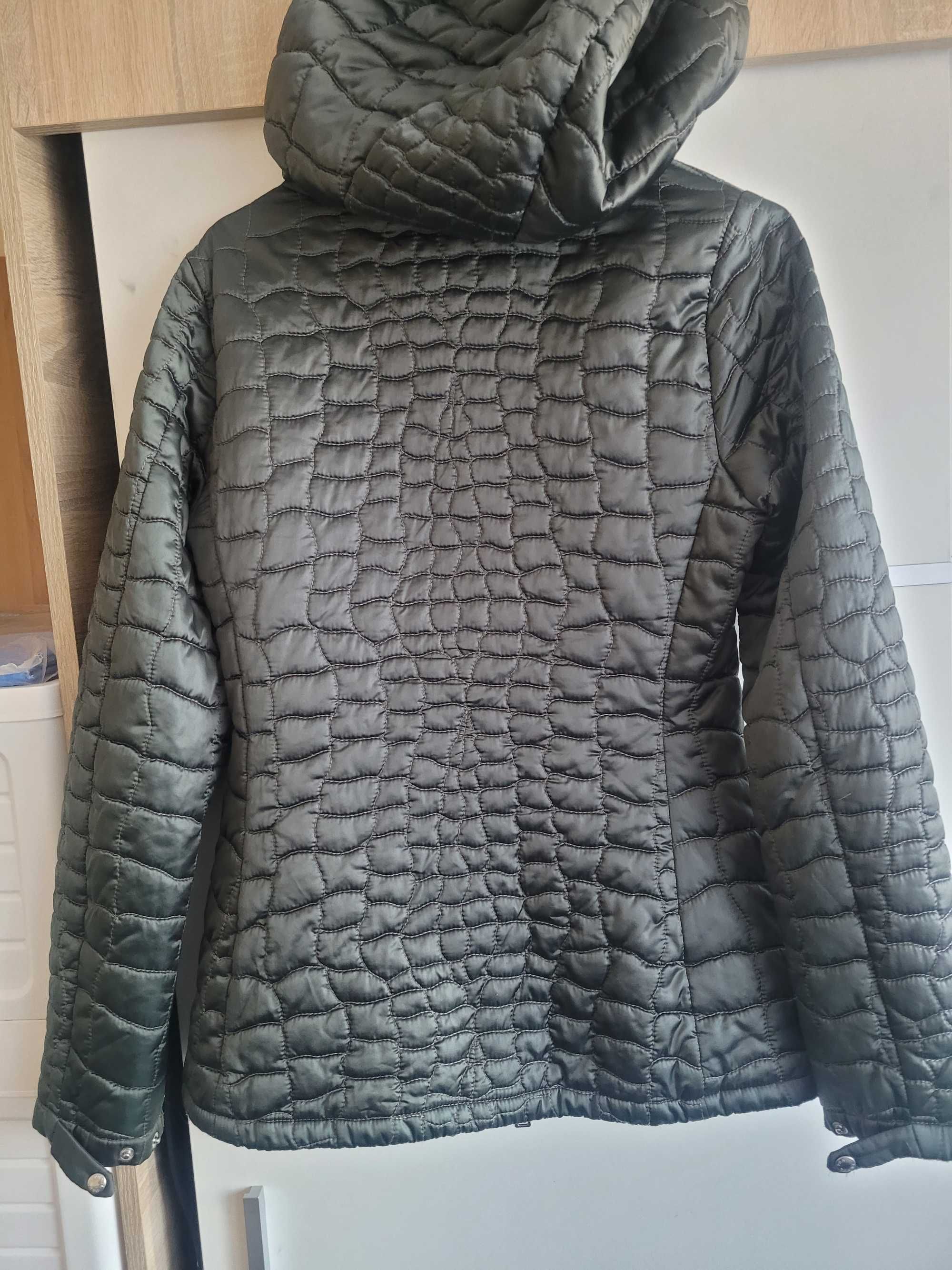 Super ultra lekka  elegancka cienka kurtka z kapturem Prada