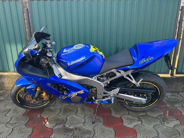 Продам мотоцикл Kawasaki zx6r
