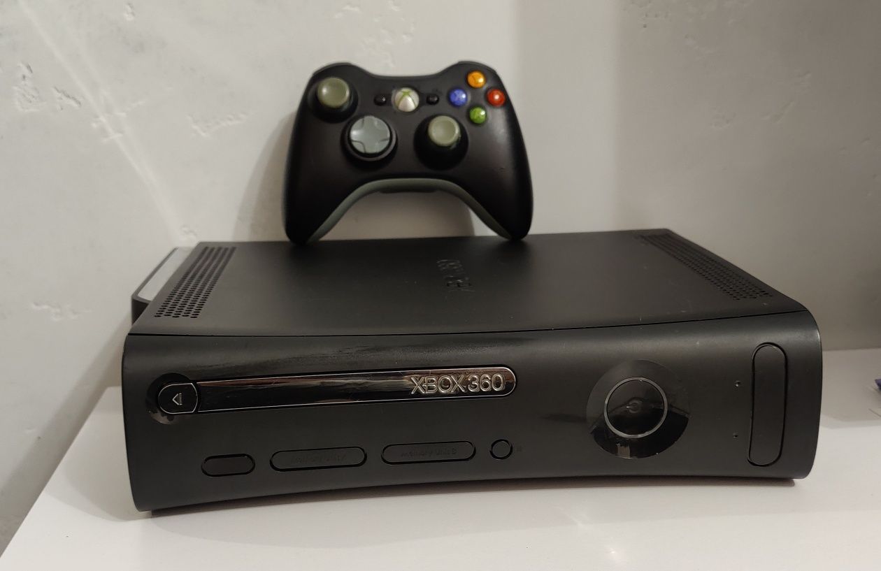 Xbox 360 Elite 120 GB + 25 ігор