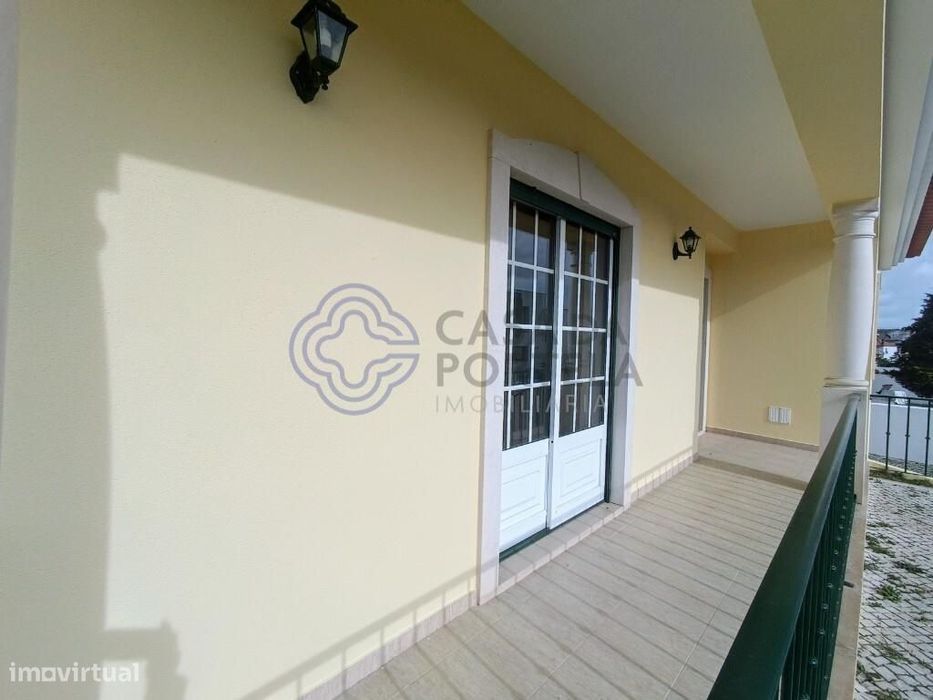 Moradia T4 Independente com Garagem