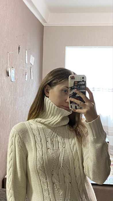 Жіночий вʼязаний светр