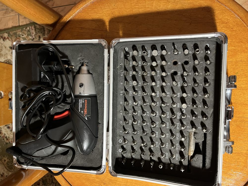 wkrętarka TOOLTEC 4,8 V plus walizka z bitami