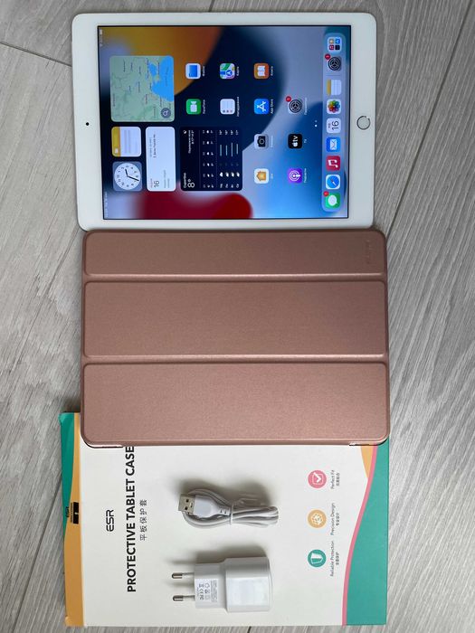 Планшет Apple iPad Air 2 Wi-Fi + 4G 16GB