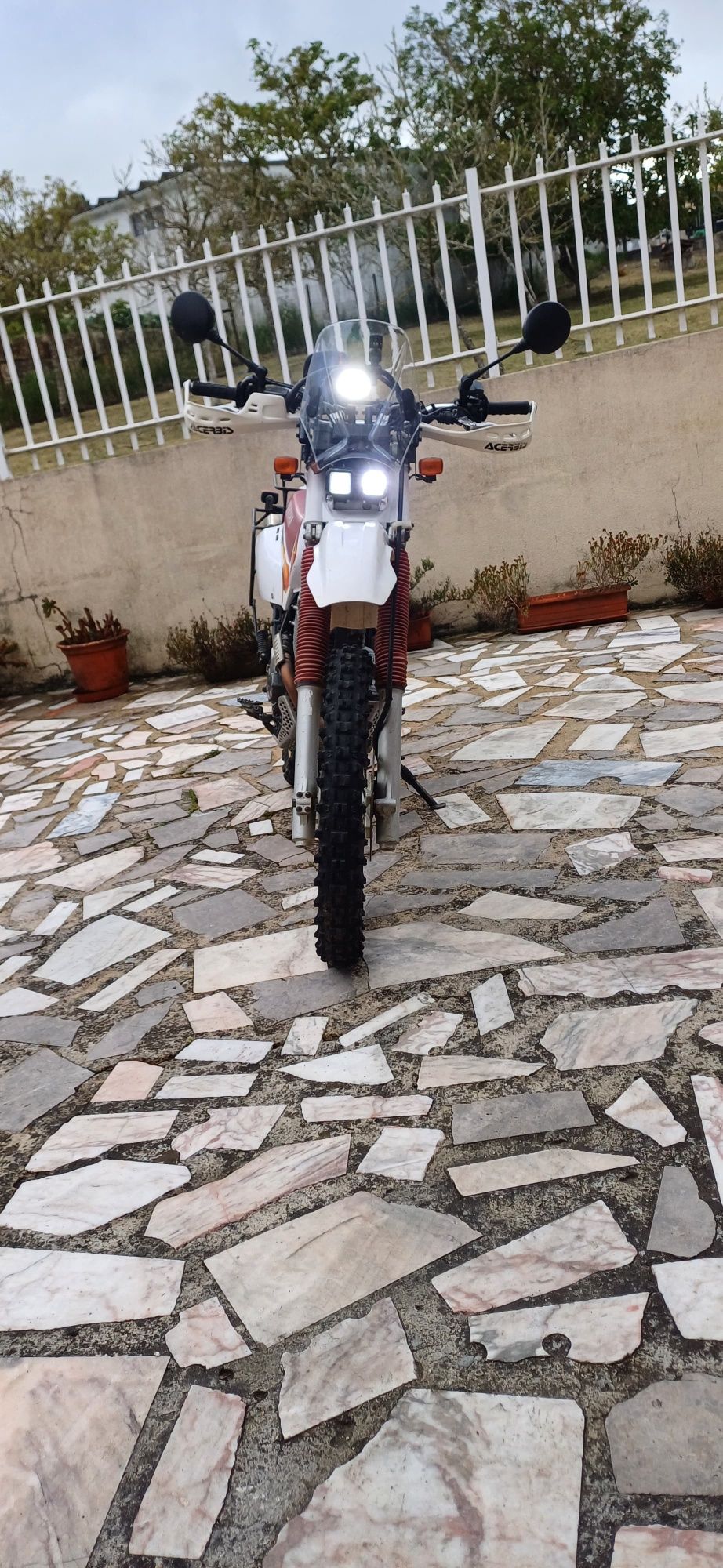 Yamaha TTR250R trail enduro