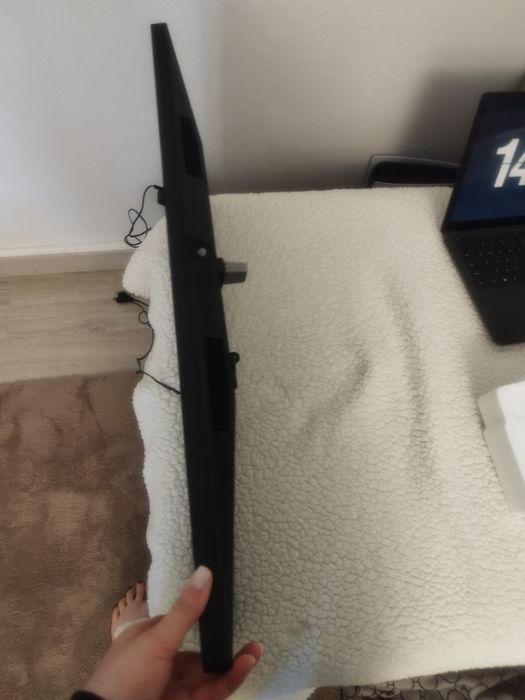 Vendo monitor LG 32'' ecrã metade partido