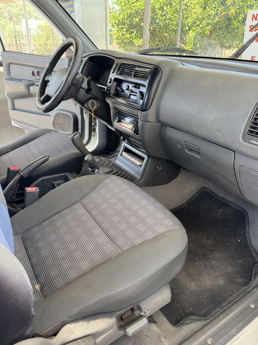 Mitsubichi L200 4x4 - cabine dupla 5 lugares - 2005