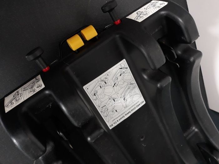 Nosiedłko Fotelik Recaro Young Profi Plus z bazą Isofix