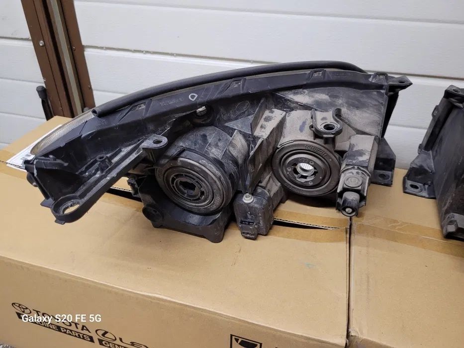 Фара Тойота RAV4 8117042311 8113042360