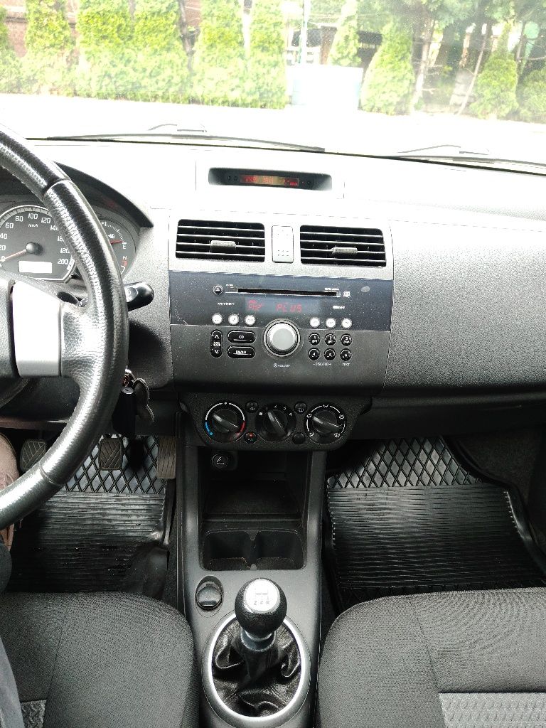 Suzuki Swift - 1.3.DDIS . Niski przebieg. Garażowany