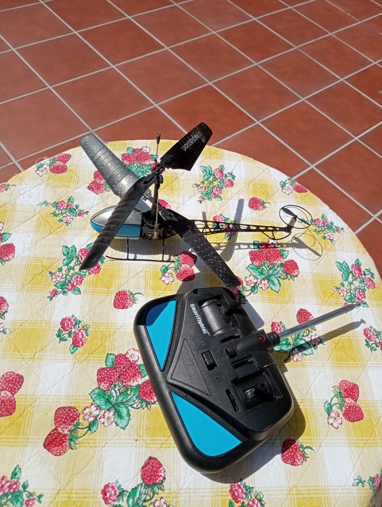 Drone a pilhas usado