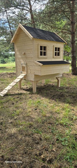 Solidny kurnik.  Kurnik drewniany.  Kurnik