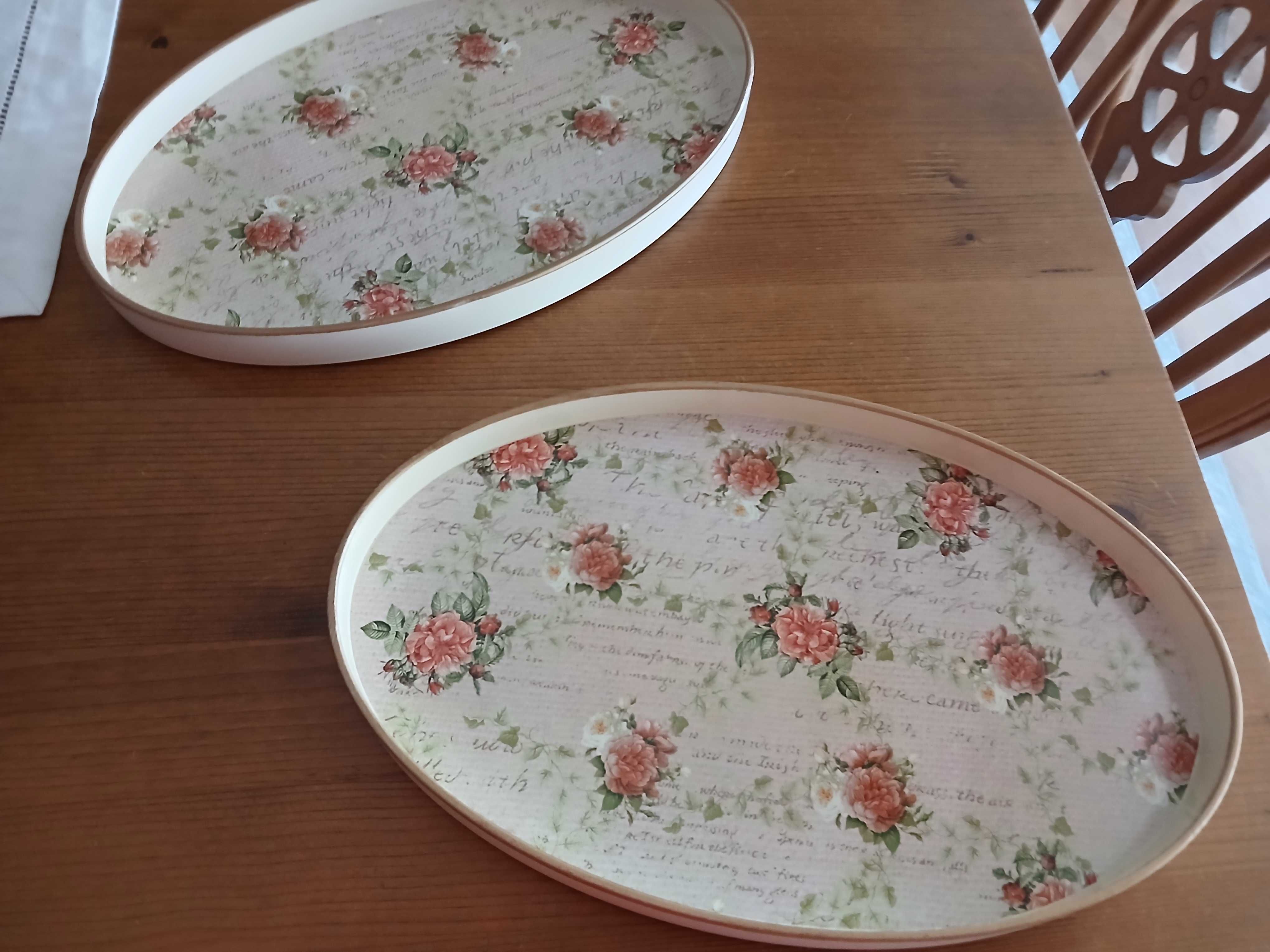 2 pequenos tabuleiros novos