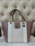 Torebka Guess – elegancka i stylowa