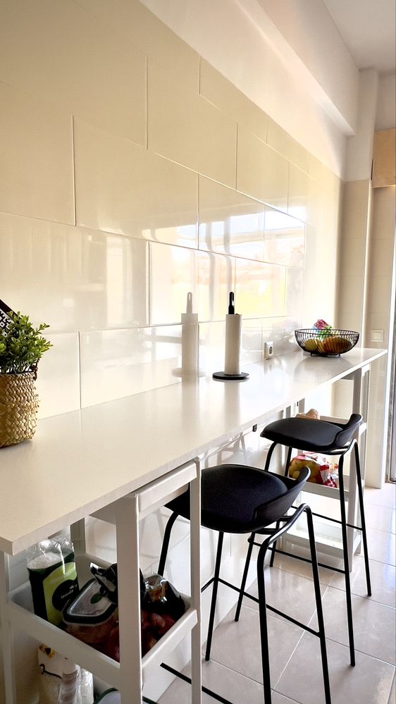 Quarto para Senhoras em Apartamento T4 (merces)