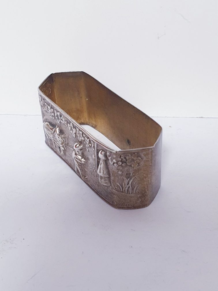 Pequena antiga argola de guardanapo em prata contrastada