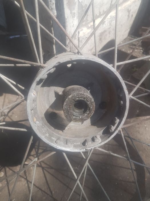 Колесо на мопед на дырчик